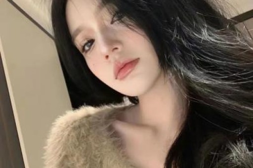 刚分手一周！八卦媒体爆料：维尼修斯在私人场所与数位女性聚会